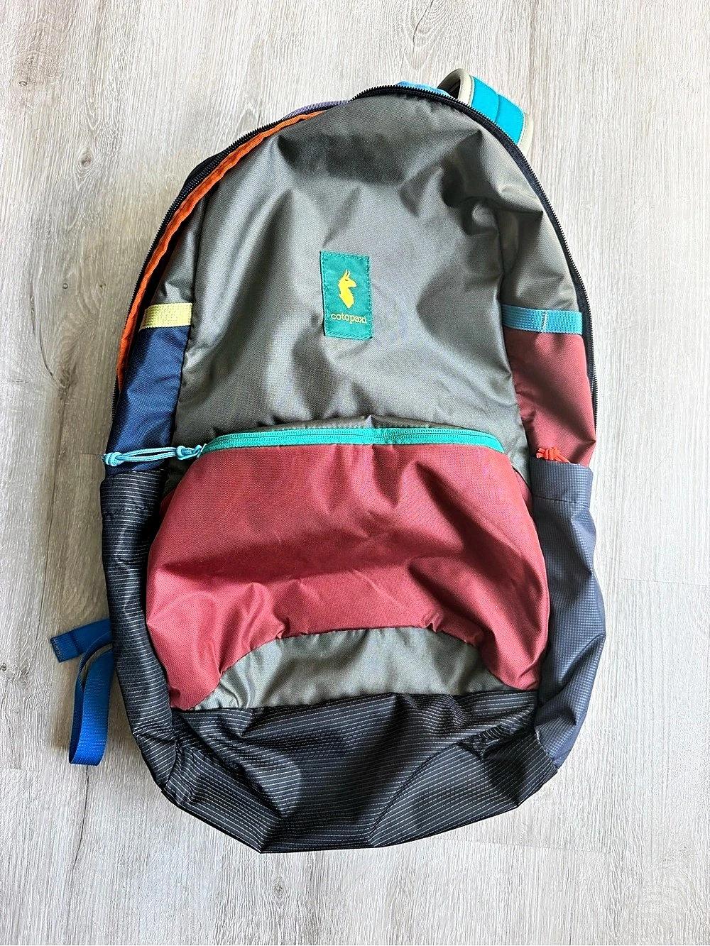 Cotopaxi Nazca 24L Travel Pack - Del Día Gray & Red Backpack